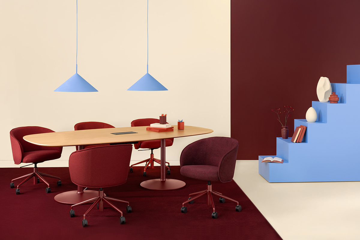 MATERIA Uni Large conference table circular base Aura armchair Interior 1